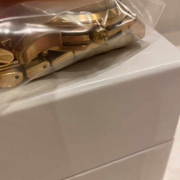 Michael Kors Gold Watch w/ Extra Links 100% Authentic Designer Chunky Statement - Picture 14 of 15